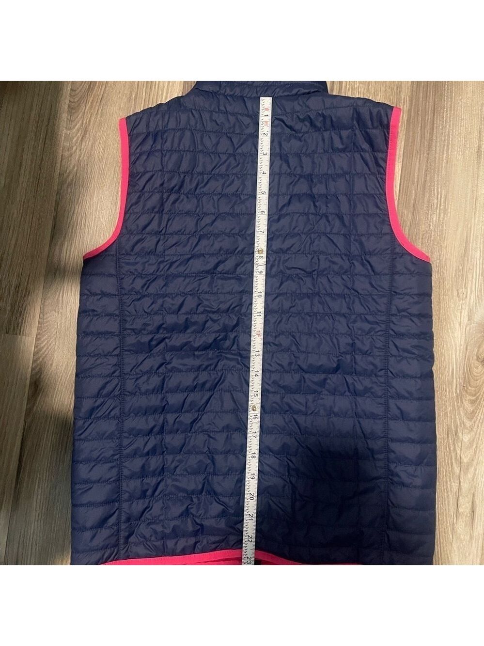 Women's Vineyard Vines Puffer Vest Zip Up Size Medium M Navy Pink - Picture 10 of 11